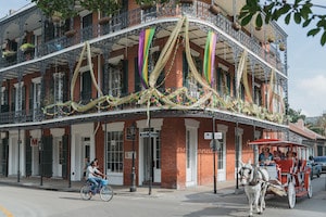 French Quarter building and carriage